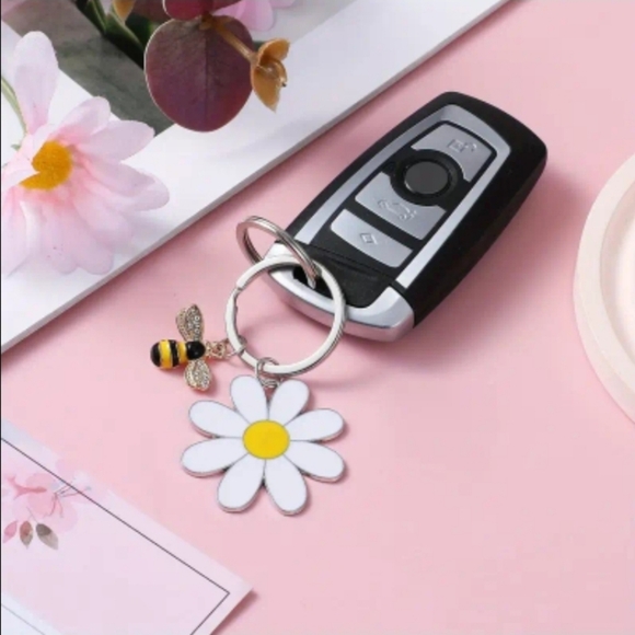 Daisy and Bee Alloy Siver Keychain. New! - Picture 2 of 6